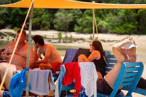 Maputo: Santa Maria Beach Cruise with Snorkeling & Brunch