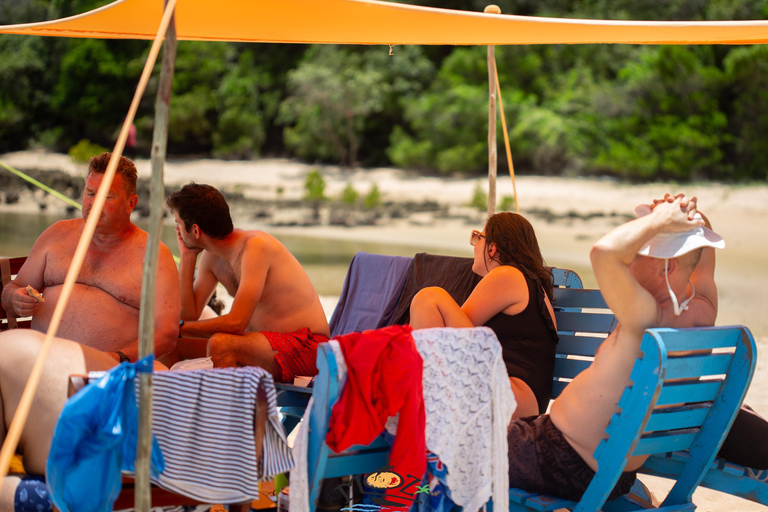 Maputo: Santa Maria Beach Cruise with Snorkeling & Brunch