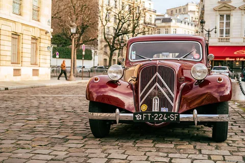 París: Tour guiado privado de la ciudad en un Traction Avant o DS 21