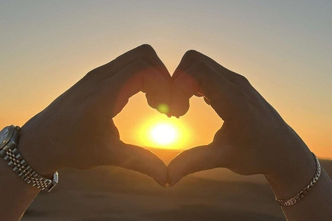 Marrakech: Quad nel deserto di Agafay con cena-spettacolo