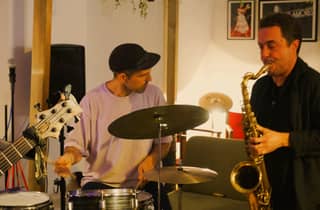 Madrid: Sonntags-Tour auf dem El Rastro, Jazz-Jam und Tapas mit Bier