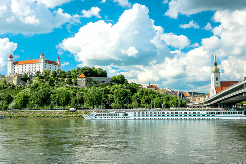 Da Vienna: Tour fotografico guidato di Budapest e BratislavaTour di gruppo