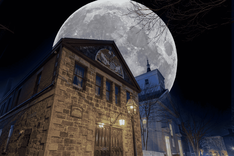 Newport: Historische Geistertour zu Fuß durch Newport. Foto: GetYourGuide