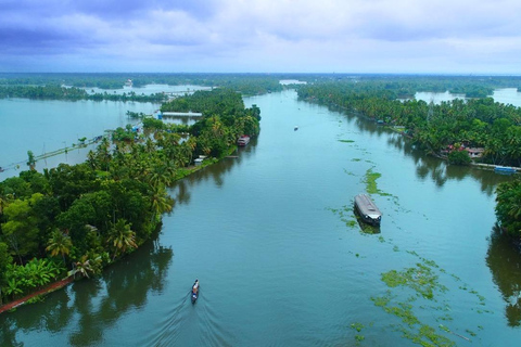 From Kochi: 8-Day Kerala Tour with Houseboat Stay From Kochi: 8 Day Kerala Tour with Houseboat Stay