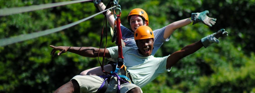 La plus grande tyrolienne et exploration de grottes de la côte corallienne de Sigatoka