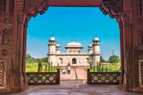 Depuis Delhi : Visite du Taj Mahal et d'Agra par le train le plus rapide d'IndeVisite guidée avec voiture + guide + billets de 2ème classe