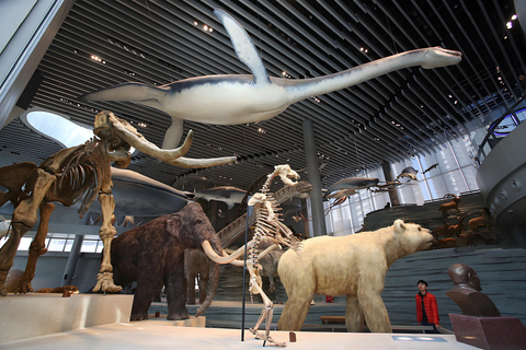 Shanghai: Yu Garden, City God Temple & River Cruise Tour