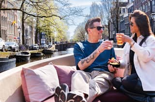 Amsterdam: Kanalrundfahrt mit unbegrenzten Drinks & Holländischem Käse