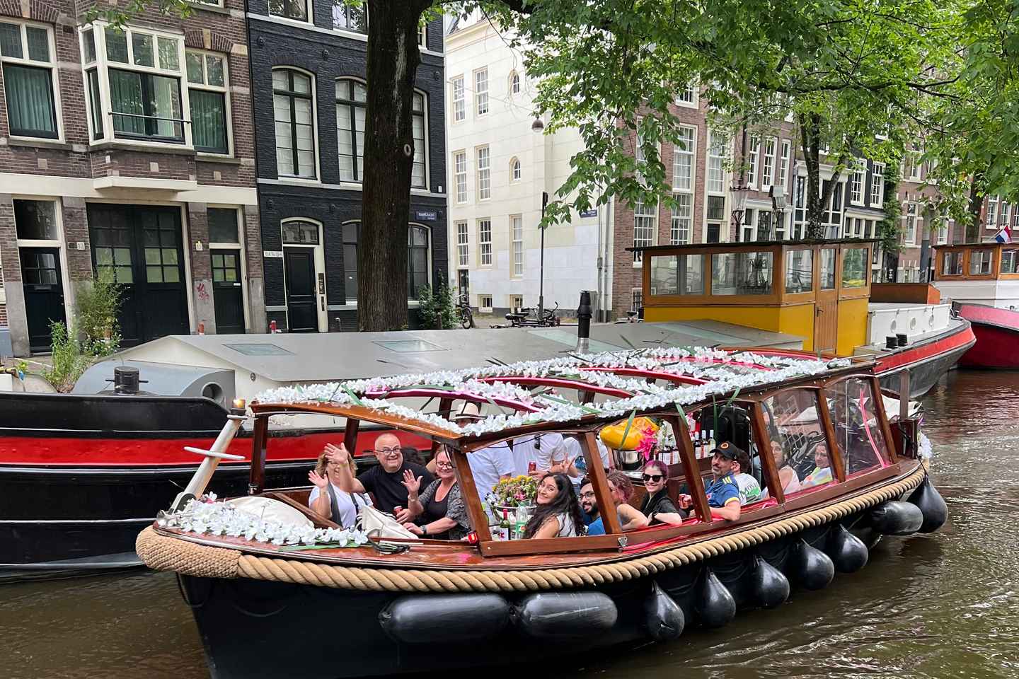 Amsterdam: Boat Tour with Optional Unlimited Drinks