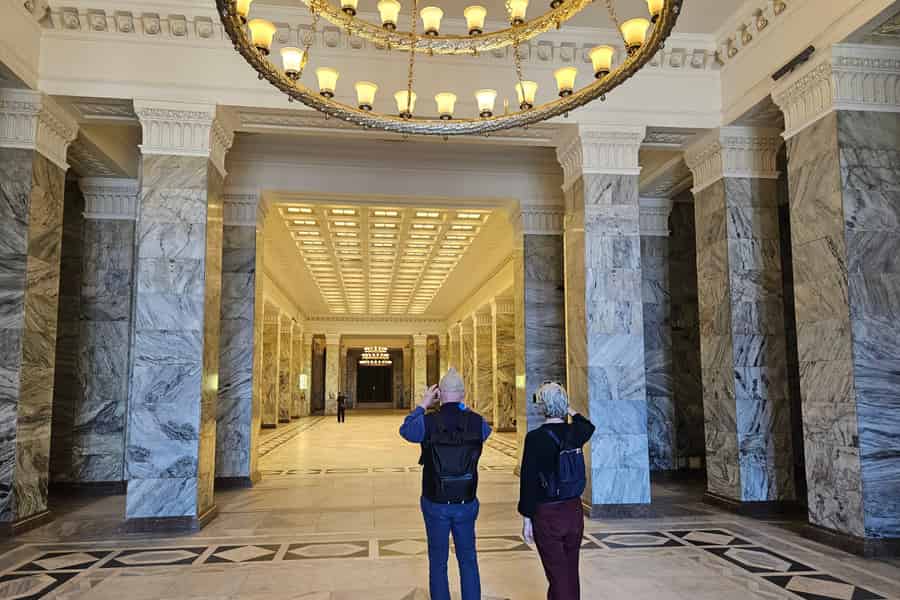 Warschau: Palast der Kultur und Wissenschaft Führung. Foto: GetYourGuide Warschau: Palast der Kultur und Wissenschaft Führung. Foto: GetYourGuide