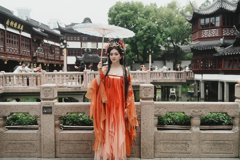 Shanghai: Yu Garden Hanfu Experience with Photoshoot Professional Makeup + Yuyuan Garden Tou