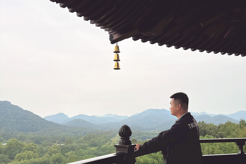 From Hangzhou: 5-Day Tour to Shanghai with Cruise & Lunches