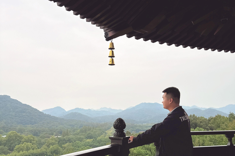 From Hangzhou: 5-Day Tour to Shanghai with Cruise & Lunches