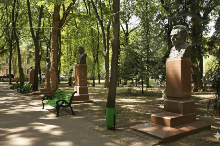 Chișinău: City Tour with Traditional Dinner and Wine