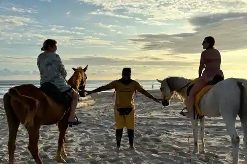 Salalah: Jazda konna na plaży z odbiorem i dowozem do hotelu