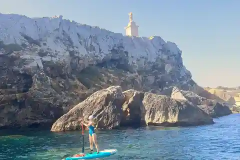 Malta: St. Paul's Island Stand-Up Paddleboarding Tour