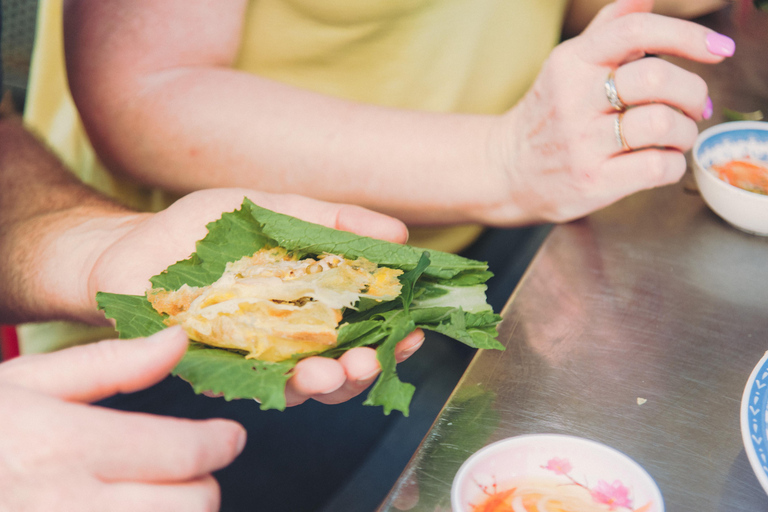 Saigon : Visite privée des ruelles à pied avec plus de 10 dégustationsSaigon : Visite à pied de la cuisine de rue avec un étudiant local