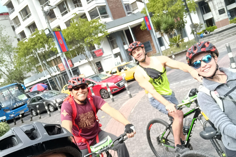 Quito: 360º bicycle tourQuito: 360º bicycle tour (small groups)