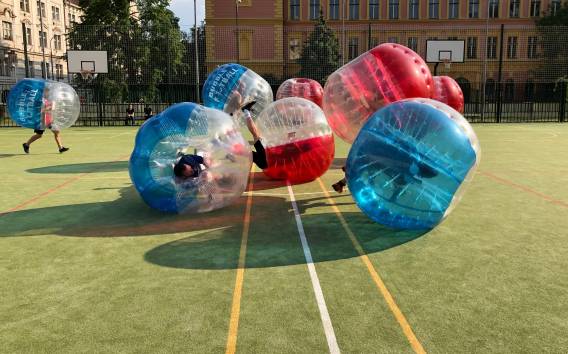 Prag: Bubbles Fußball in der Prager Innenstadt