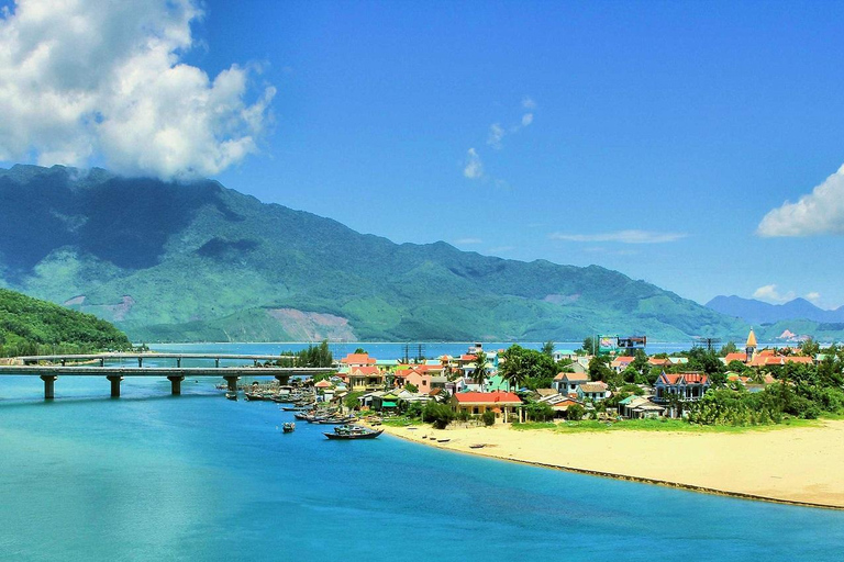 Hue: Transfer till/från Hoi An med privat bil via Hai Van PassVia Lagoon, Strand, HaiVan Pass, Lady Buddha, Marmorberget