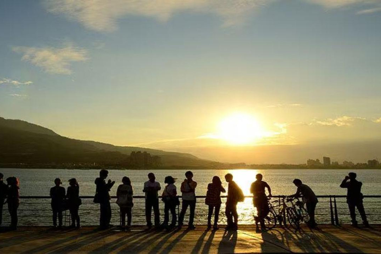 الضوء الذهبي والنسيم اللطيف: يوم على طول ساحل تامسويرحلة لمدة 9 ساعات {سيارة عمل ذات ثمانية مقاعد}