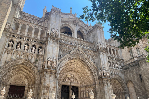 Toledo: Excursion from Madrid with a cultural tour guide and van