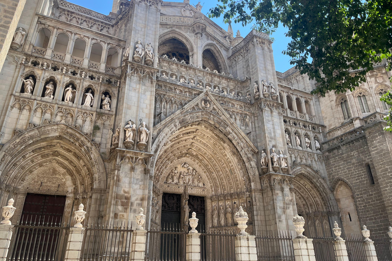Toledo: Excursion from Madrid with a cultural tour guide and van