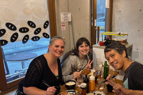 Tokyo: Nakano Broadway Treasure Hunt Walking Tour