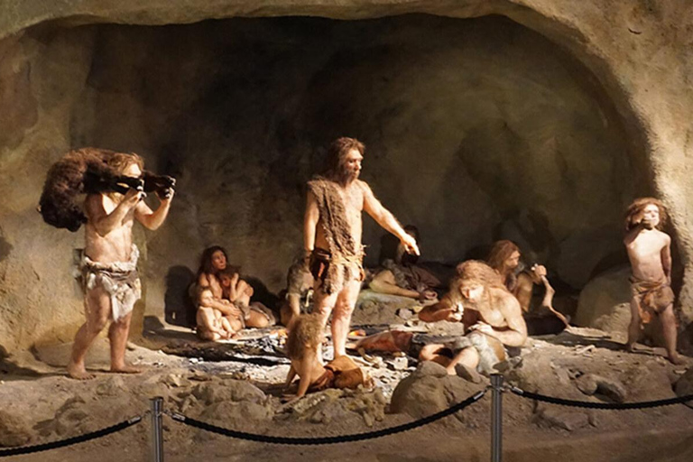 Zagreb: Krapina Neanderthal Museum & Trakošćan Castle Tour