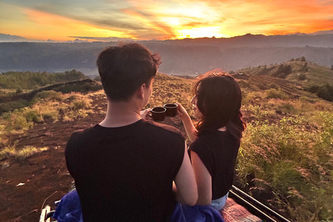 Jeep- och lavatur i solnedgången Bali Mount Batur