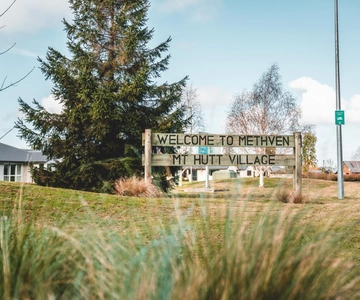 Jet Boat and Hot Pools Day Tour from Christchurch