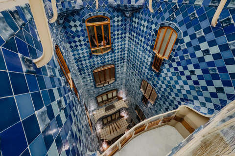 Gaudí Highlights Tour with Casa Batlló & Sagrada Família