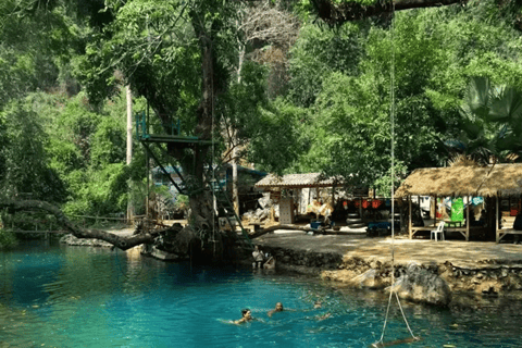 Vang Vieng: Cave Tubing, Zipline ed esperienza nella Grotta degli ElefantiVang Vieng: Cave Tubing, Zipline e Elephant Cave Experience
