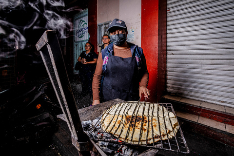 Oaxaca: Evening Street Food Tour with 14+ Tastings
