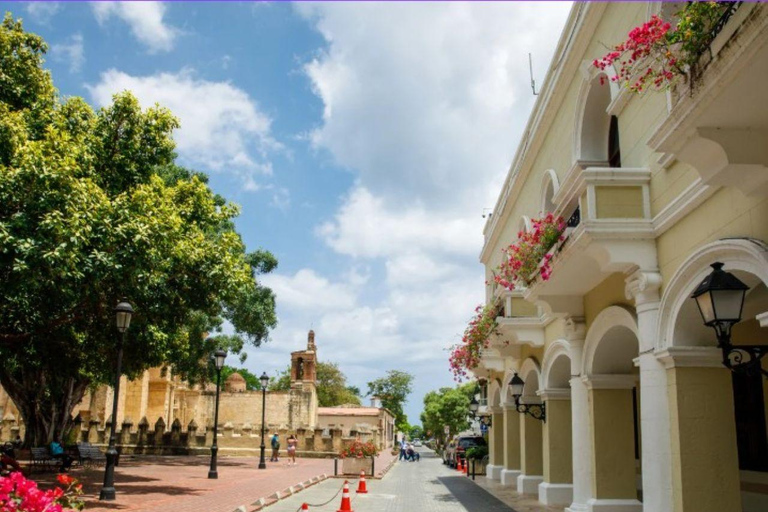 Santo Domingo: Small Group Tour with Cable Car from Bayahibe