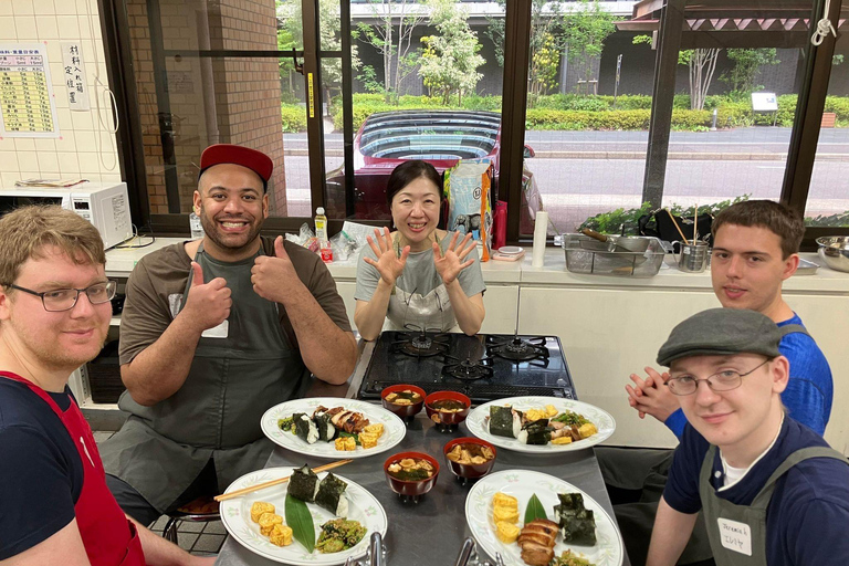 【Nagoya】Platos caseros japoneses ～Ichiju sansai～