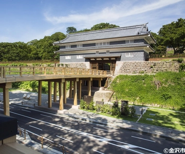 Kanazawa Half Day + Kenrokuen (E-bike Tour)
