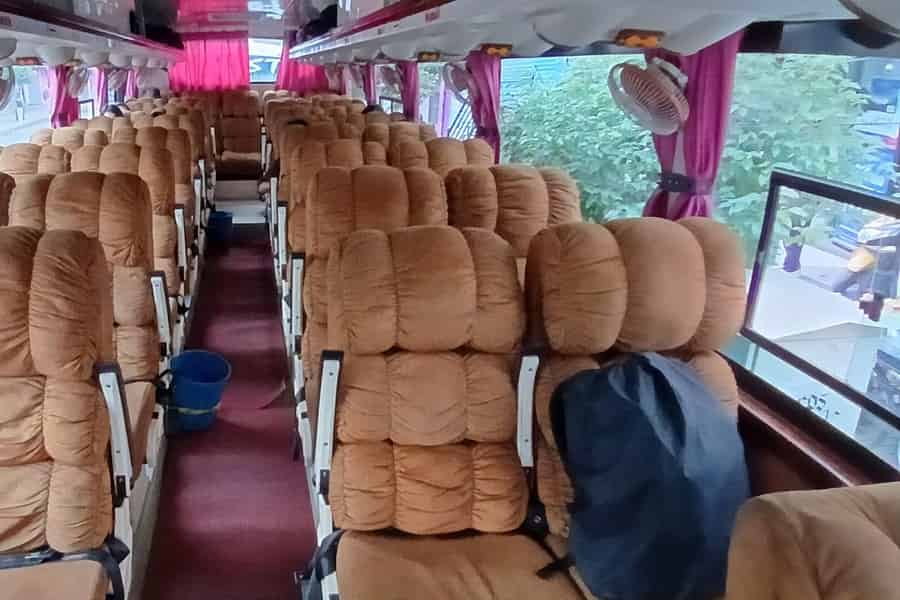 Bandipur: nach Kathmandu/Pokhara/Chitwan Touristenbus. Foto: GetYourGuide