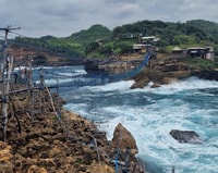 Yogyakarta, Jomblang Cave und Timang Beach - Housity