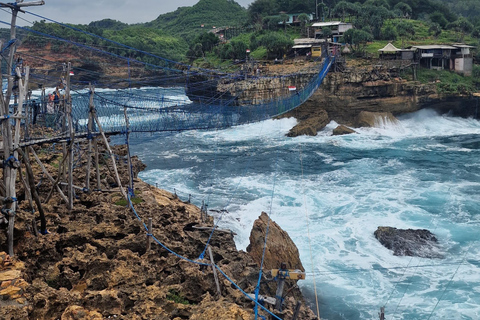 Yogyakarta: Caverna de Jomblang e Praia de Timang