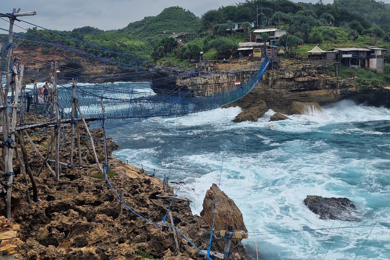 Yogyakarta: Berget Merapi, Jomblang-grottan &amp; Timang Beach Tour