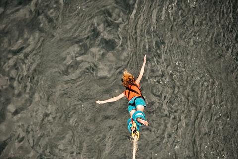 Saut à l&#039;élastique sur le pont des chutes Victoria