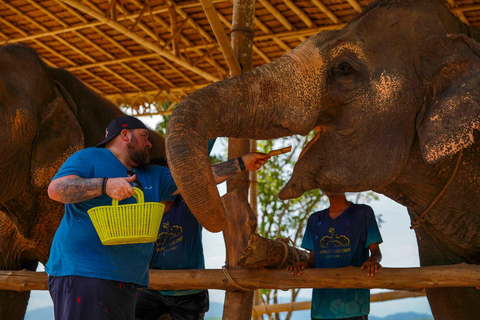 Phuket: Foder och lek med havsutsikt från klipptopp