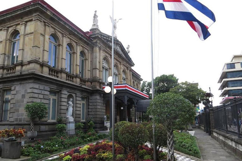 San José: Guided Walking Tour of Historic Landmarks