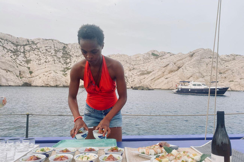 Marseille: Cruise in the calanques, lunch and Provence wines Marseille: Cruise through the calanques, lunch, and Provence wines