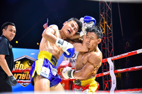 Phuket: Patong Boksstadion Muay Thai Wedstrijd TicketPlaats aan de ring met T-shirt