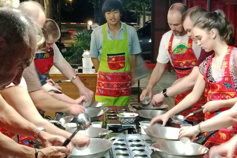 Krabi : Corso di cucina thailandese autentica con tour del mercato