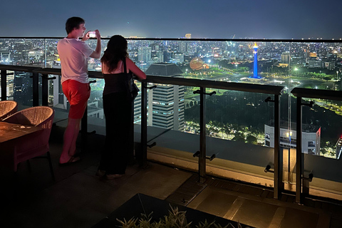 Jakarta: avondwandeltour met snacks en dinerJakarta: nachtelijke wandeltour met snacks en diner