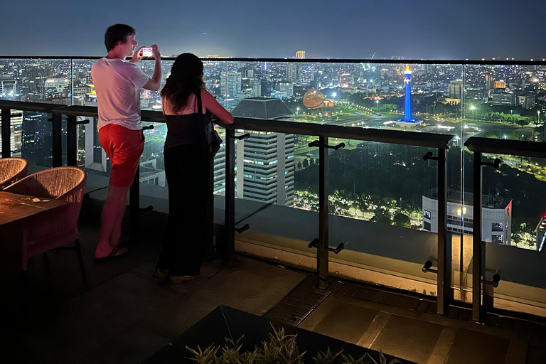 Jakarta: avondwandeltour met snacks en dinerJakarta: nachtelijke wandeltour met snacks en diner