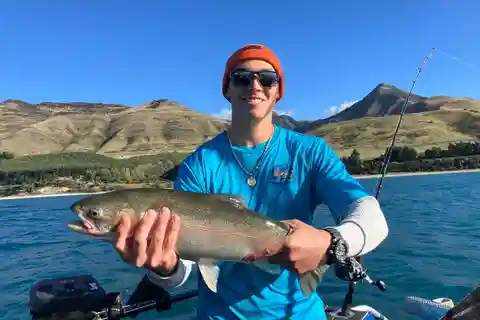 Lake Wānaka: 6 hour Fishing Adventure by Boat